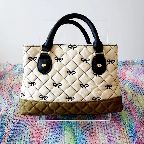 ⤵️LUV BETSY By Betsey Johnson Irish Cream Bowtie Tote Purse - Green Camo🤍 - Picture 6 of 13